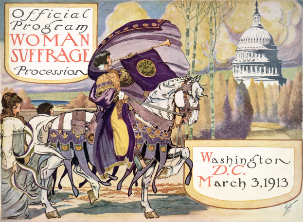Eine Frau sitzt auf einem Pferd und hält eine Fahne, während zwei Personen links von ihr stehen, vor einem Hintergrund aus Bäumen und einem Gebäude auf einem Plakat für den Women Suffrage Procession in Washington, D.C. am 3. März 1913.