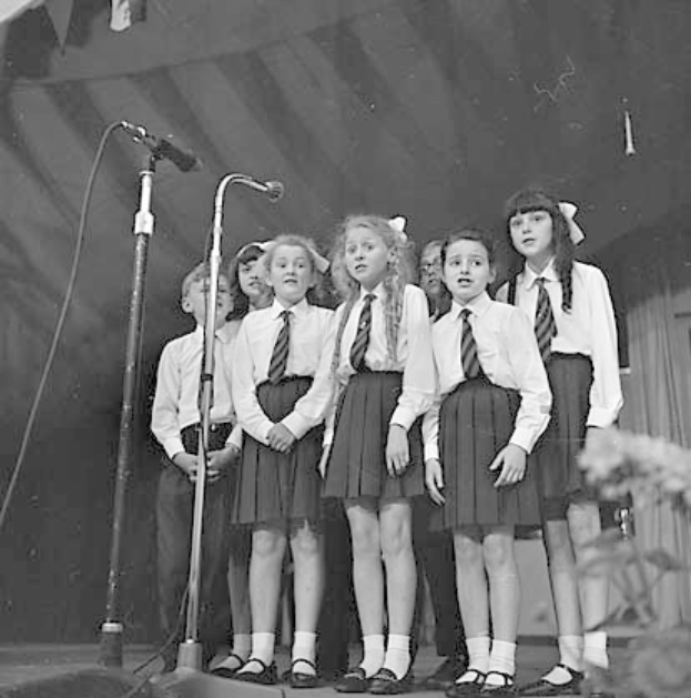 "Theater of Estrada Song" des Zentrums für Ästhetische Erziehung von Kindern der Nizhny Novgorod-Region wird vor der Vorstellung des "Nussknackers" im Nizhny Novgorod TYUZ am 1. Juni auftreten