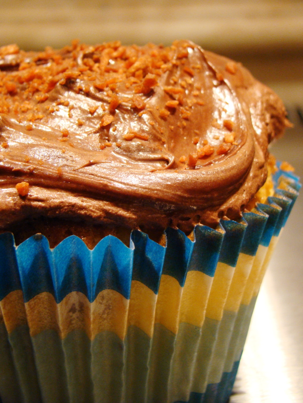 Eine Vielfalt an Lebensmitteln, die zusammen angezeigt werden.