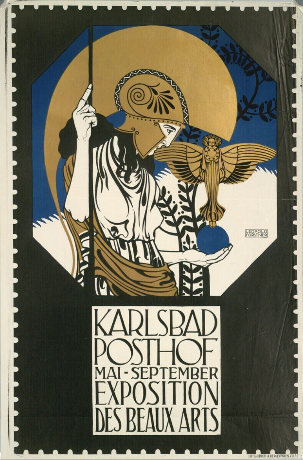 Ein Plakat für die Karlsbader Posthof-Ausstellung der Beaux Arts, das eine Person in einem weißen Kleid mit einem blauen und weißen gemusterten Schultertuch zeigt, die vor einem hellgelben Hintergrund steht, mit fetter schwarzer Schrift und einem weißen Rand.