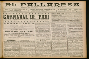 Ein aufgeschlagenes Buch mit dem Titel "El Pallaresa Karneval de 1900" mit Text auf seinen Seiten, vor einem dunklen Hintergrund.