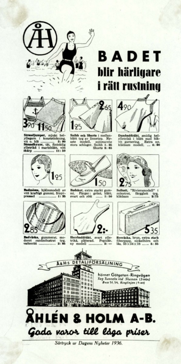 Frau in weißem Bikini mit blauen und weißen Streifen, mit Pferdeschwanz, vor hohen modernen Gebäuden mit großer Schrift und kleineren Bildern drumherum posierend.