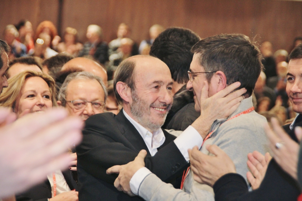 Ein Auditorium mit wenigen Sitzplätzen.