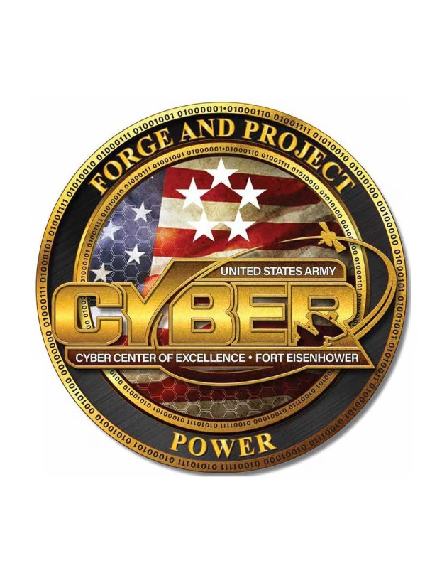 Logo der United States Army Cyber Center of Excellence, Fort Eisenhower, mit einem blauen Kreis mit einem weißen Stern und der schwarzen Schrift "Forge and Project Cyber Power" darunter.