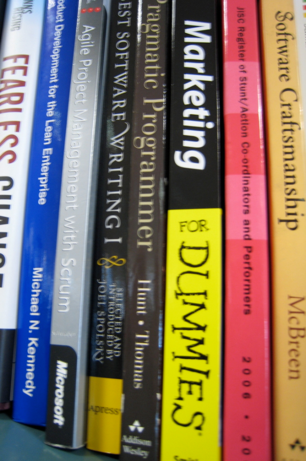 Eine kleine Sammlung von Büchern.