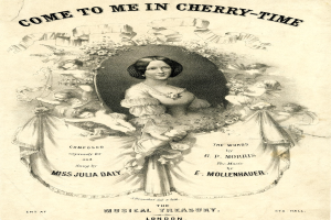 Ein Vintage-Plakat mit einer Frau in einem weißen Kleid mit einer blauen Schärpe, die warm lächelt, mit dem Text 'Komm zu mir in Kirschzeit' auf einem hellrosa Hintergrund.