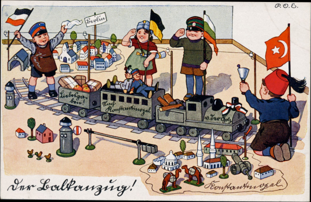 Gruppe von Kindern spielt mit einem Spielzeughahn auf einem Eisenbahngeleise, umgeben von Häusern und Bäumen, mit Text unten.