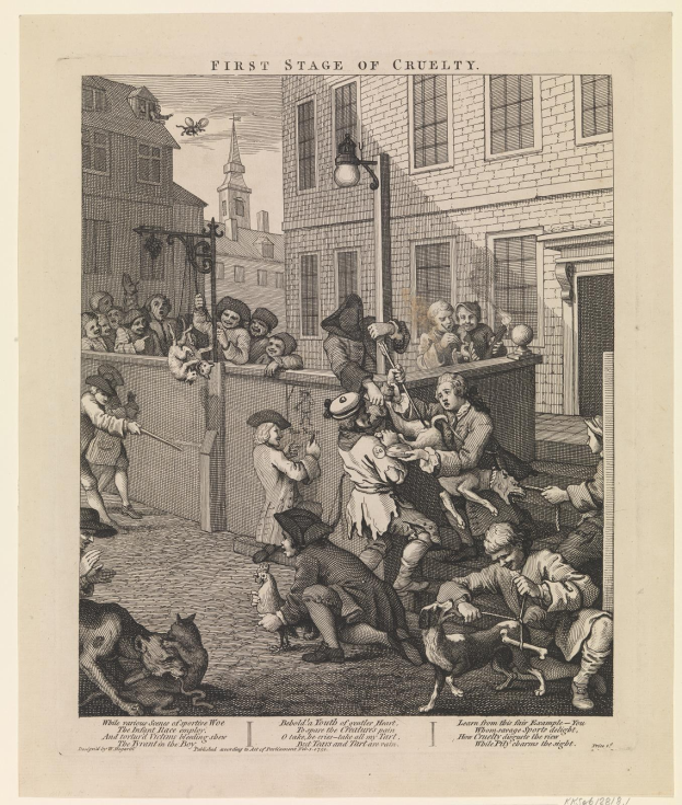 Eine Gruppe von Menschen und Tieren versammelt sich vor einem Gebäude mit Fenstern und einem Laternenpfahl, mit einem Himmel im Hintergrund; Text unten lautet "Erste Stufe der Grausamkeit."