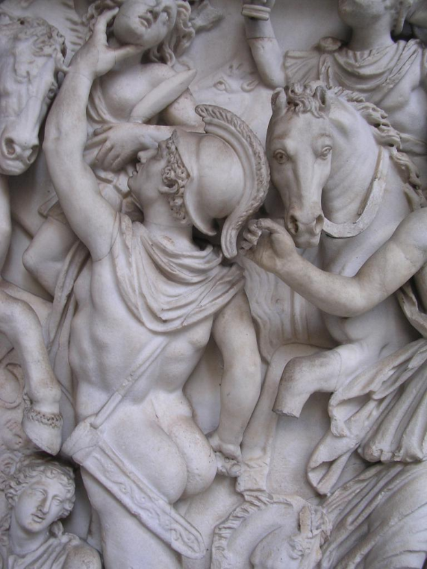 Skulpturen einer Gruppe von Menschen und Pferden.