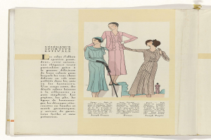 Offenes Buch mit dem Titel "L'élégance Sportive Estivale", das eine Zeichnung von drei Frauen in Kleidern zeigt, mit begleitendem Text und Bildern.