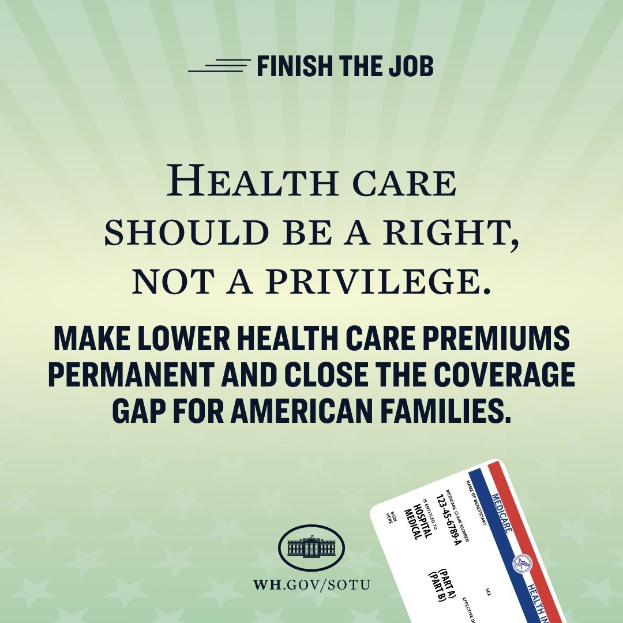 Plakat mit dem Text "Beende den Job: Gesundheit sollte ein Recht und nicht ein Privileg sein" und einer Karte mit der Aufschrift "Mache dauerhaft niedrigere Gesundheitskosten und schließe die Versorgungslücke für amerikanische Familien."