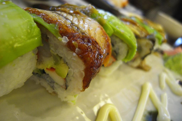 Eine Sammlung verschiedener Lebensmittel, die gemeinsam angezeigt werden.