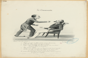 Zwei Männer, einer sitzend und einer stehend, diskutieren auf einem Blatt Papier, das eine formelle Umgebung anzeigt.