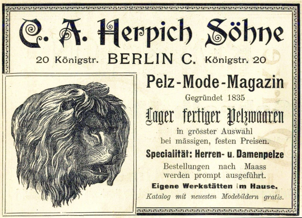 Alte Werbetafel mit einem Löwenkopf mit grimmiger Miene und wallender Mähne, mittig mit dem Text 'Löwe'.