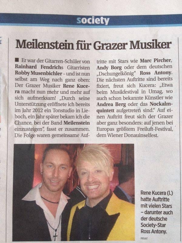 Zwei gut gekleidete Männer, die in einem Zeitungsartikel mit der Überschrift 'Grazer Musiker' vom März 2012 lächeln.