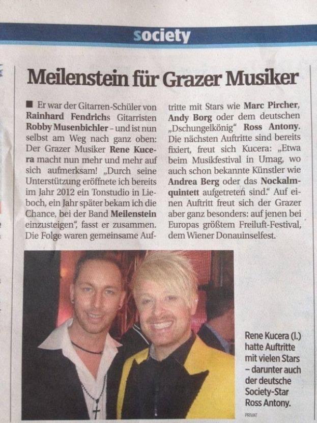 Zwei gut gekleidete Männer, die in einem Zeitungsartikel mit der Überschrift 'Grazer Musiker' vom März 2012 lächeln.
