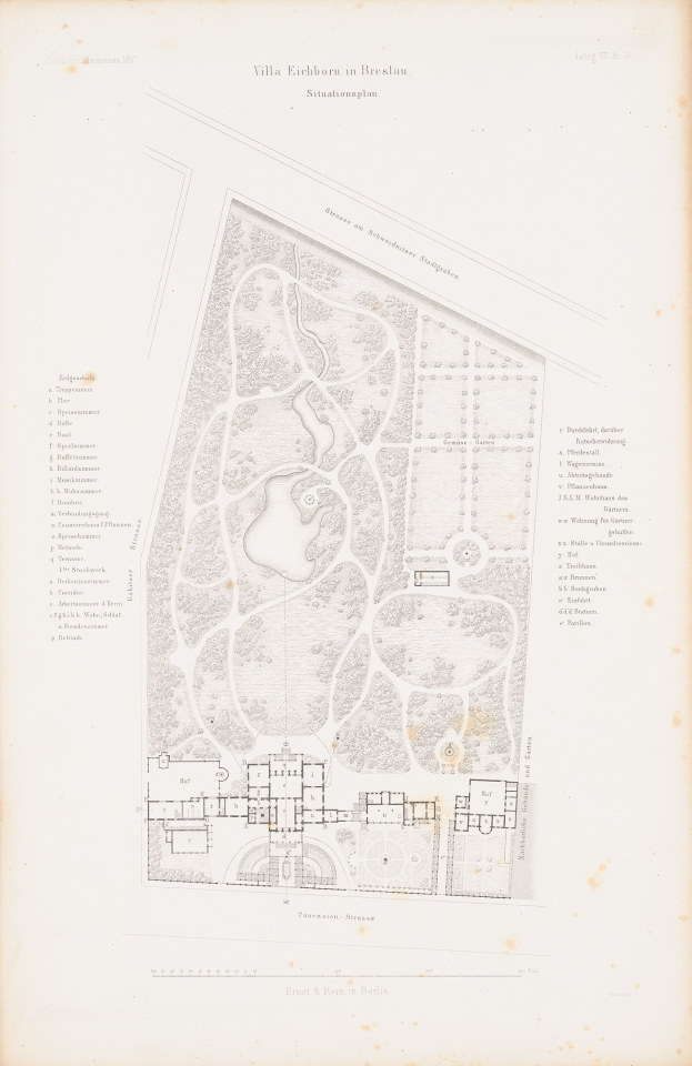 Ein altes Buch mit einer detaillierten Karte eines Parks auf dem Cover, das Bäume, Sträucher und andere Vegetation zeigt, zusammen mit Texten, die Informationen über den Park bereitstellen.